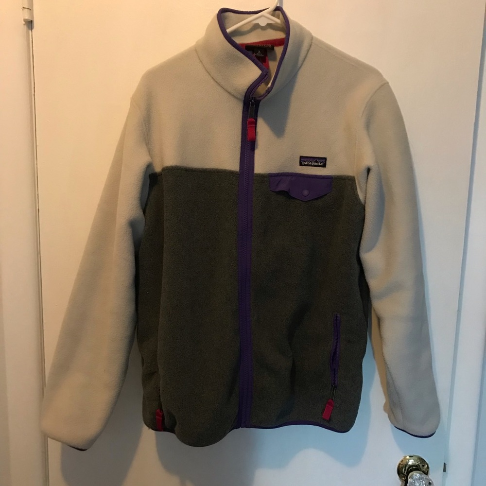 Patagonia grey zip sweatshirt.